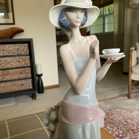 Lladro 5479 Tea Time - Picture 2 of 10